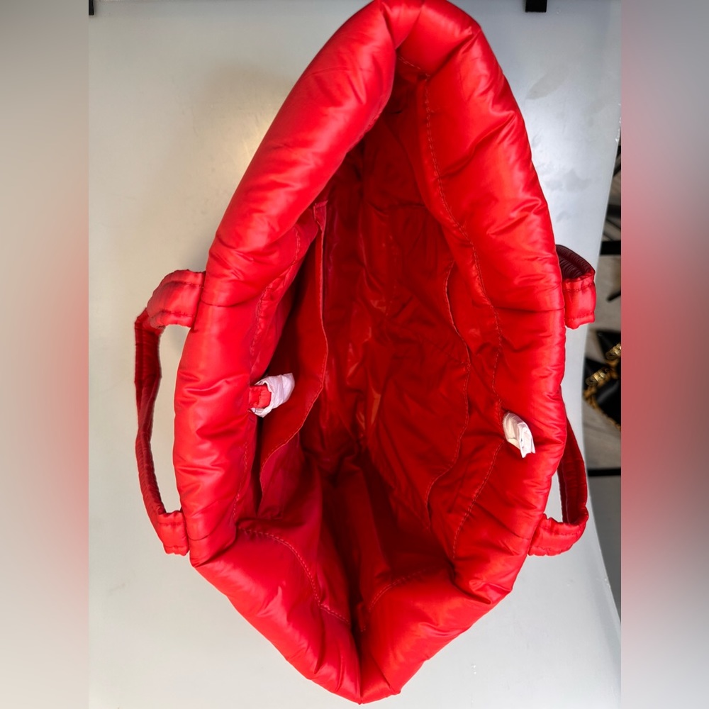 Make: Michael Kors Brand New puffy, large tote, red - Picture 8 of 8